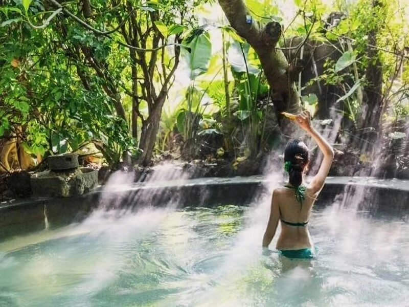 騰沖旅游，溫泉隨處可見，每走一步都是風(fēng)景