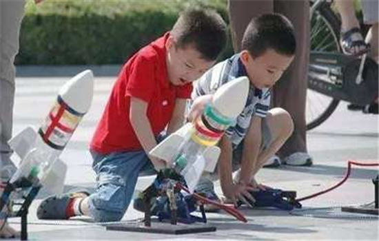 騰沖戶外親子拓展游戲項目推薦：好玩的戶外水火箭實驗課題+高效拓展