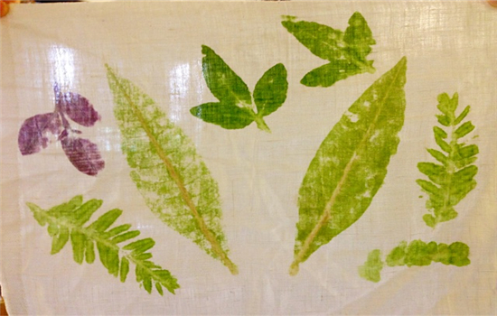 騰沖室內(nèi)外特色定制類拓展項目活動推薦：植物敲拓染，用一種簡單干凈的方式，留住火山熱海里植物的靈魂