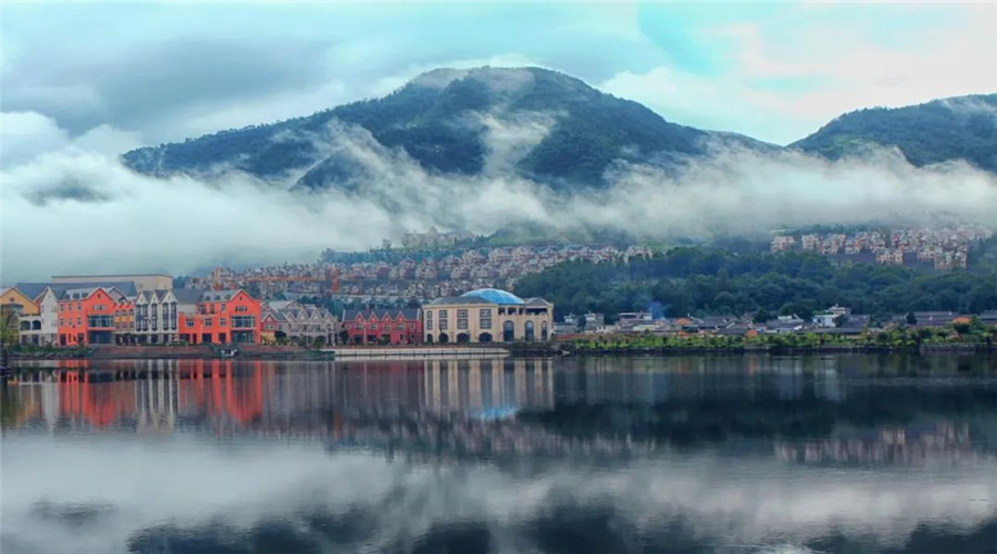 騰沖旅行社：東湖溫泉康養(yǎng)酒店， 開(kāi)啟一場(chǎng)火山熱海之上的健康療愈
