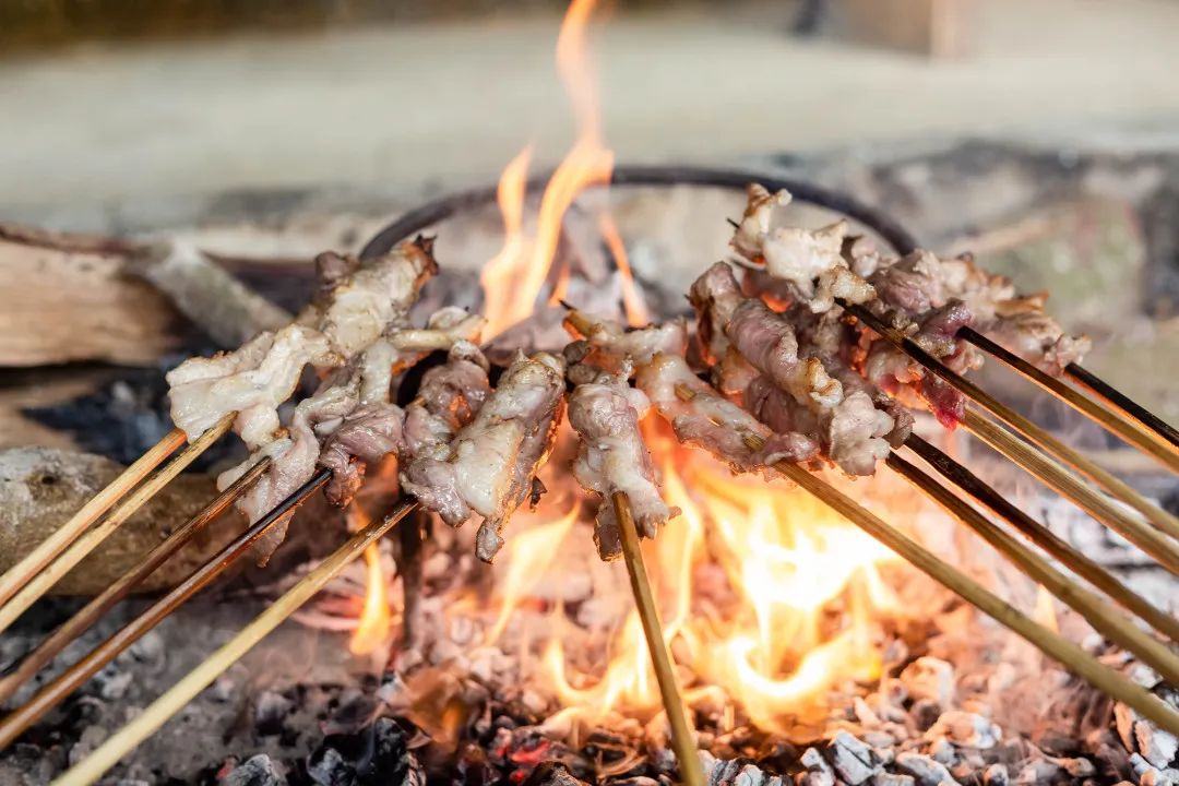 戶外烤肉體驗(yàn) 戶外烤肉體驗(yàn)